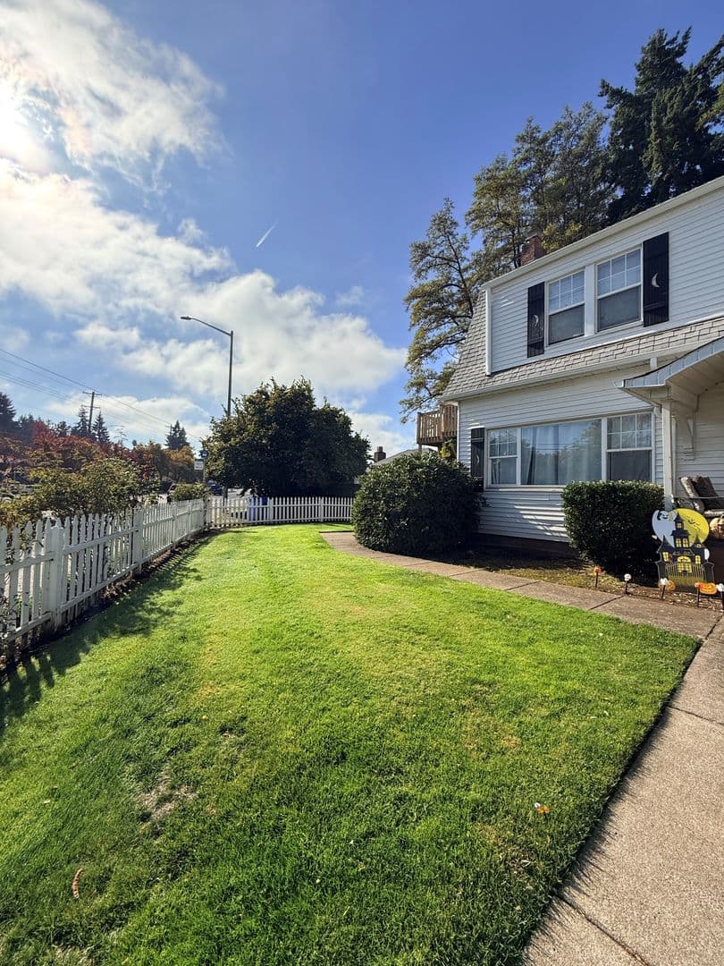 Salem Apartment: 620-636 Browning Ave S