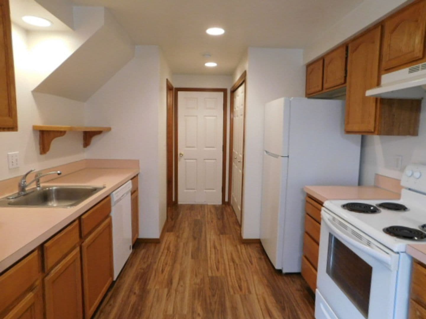 Keizer Apartment: 181 & 183 Delta Ct N