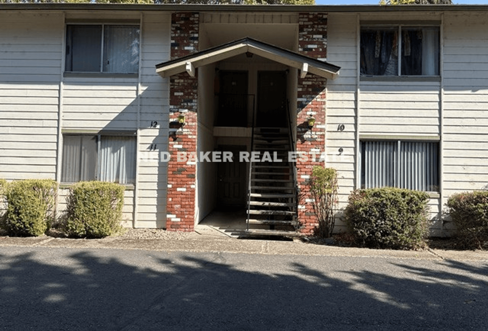 Stayton Apartment: 384-386 N 4th Ave