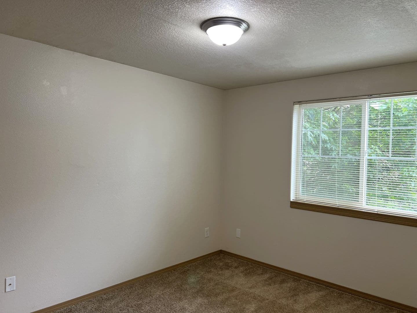 Salem Apartment: 620-636 Browning Ave S
