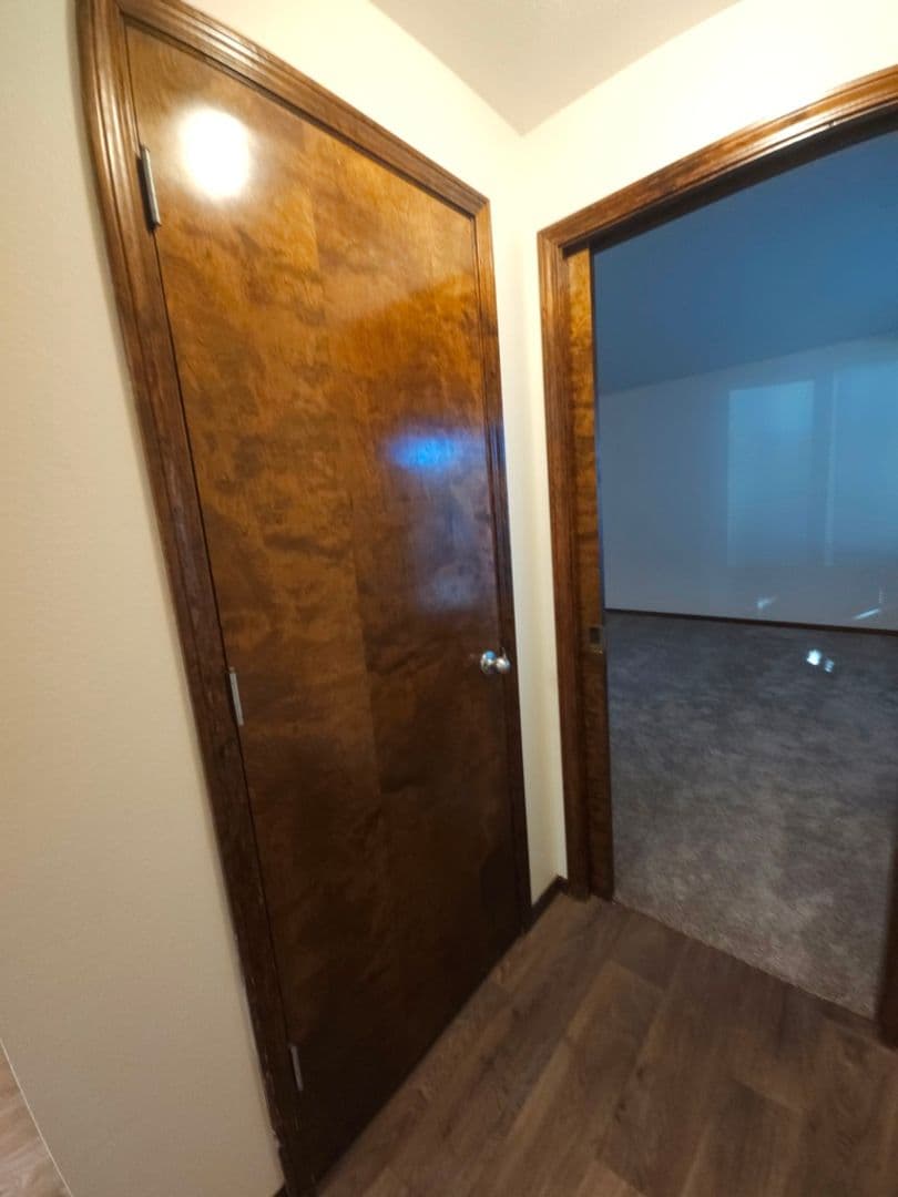 Salem House: 489 Wormwood St SE