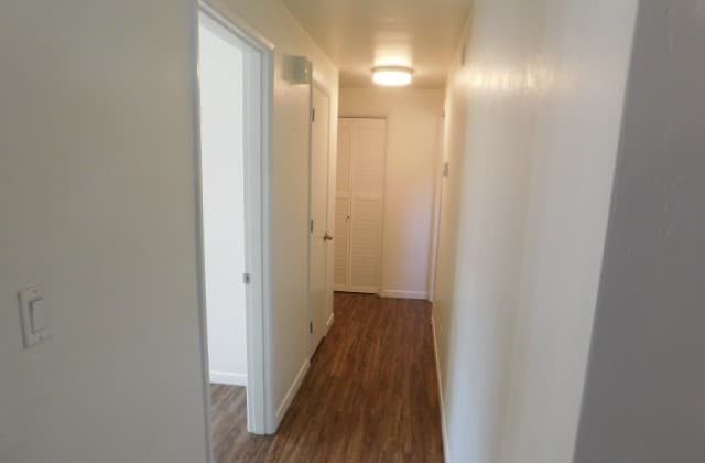 Monmouth Apartment: 351 Clay St E
