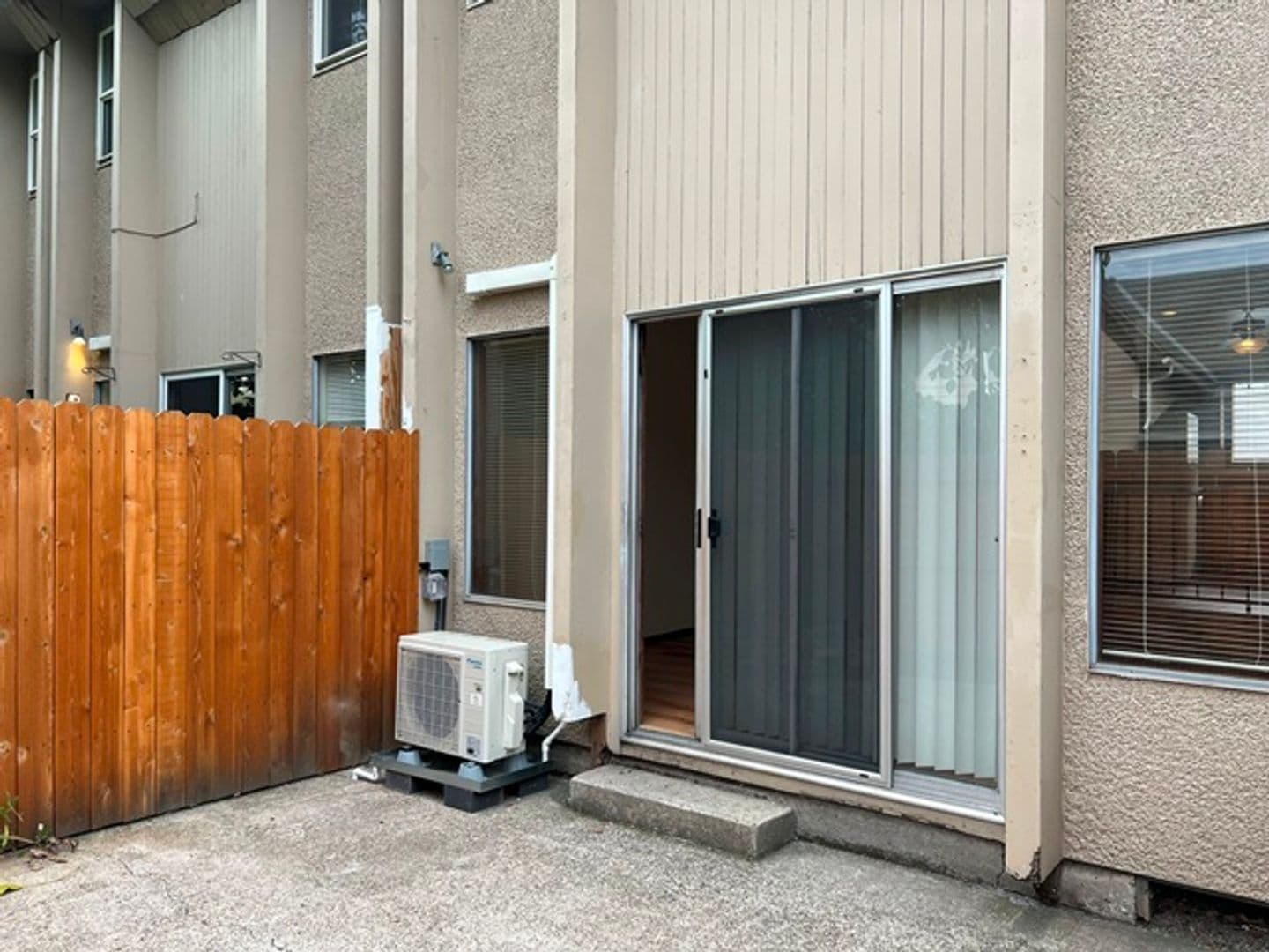 Salem Townhome: 251-263 Miller St S