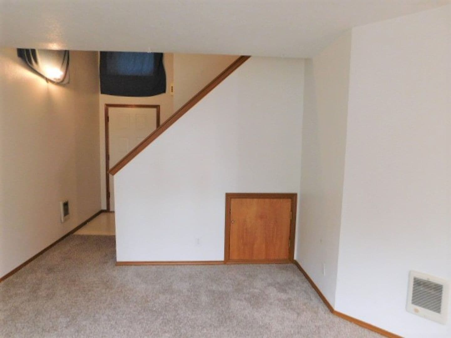 Keizer Apartment: 181 & 183 Delta Ct N