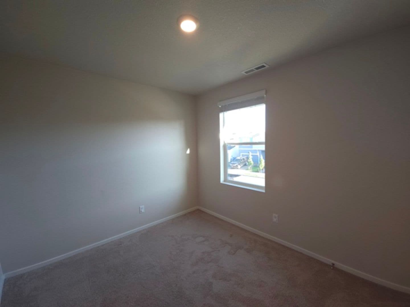 Salem House: 4817 Thyme Ave NE
