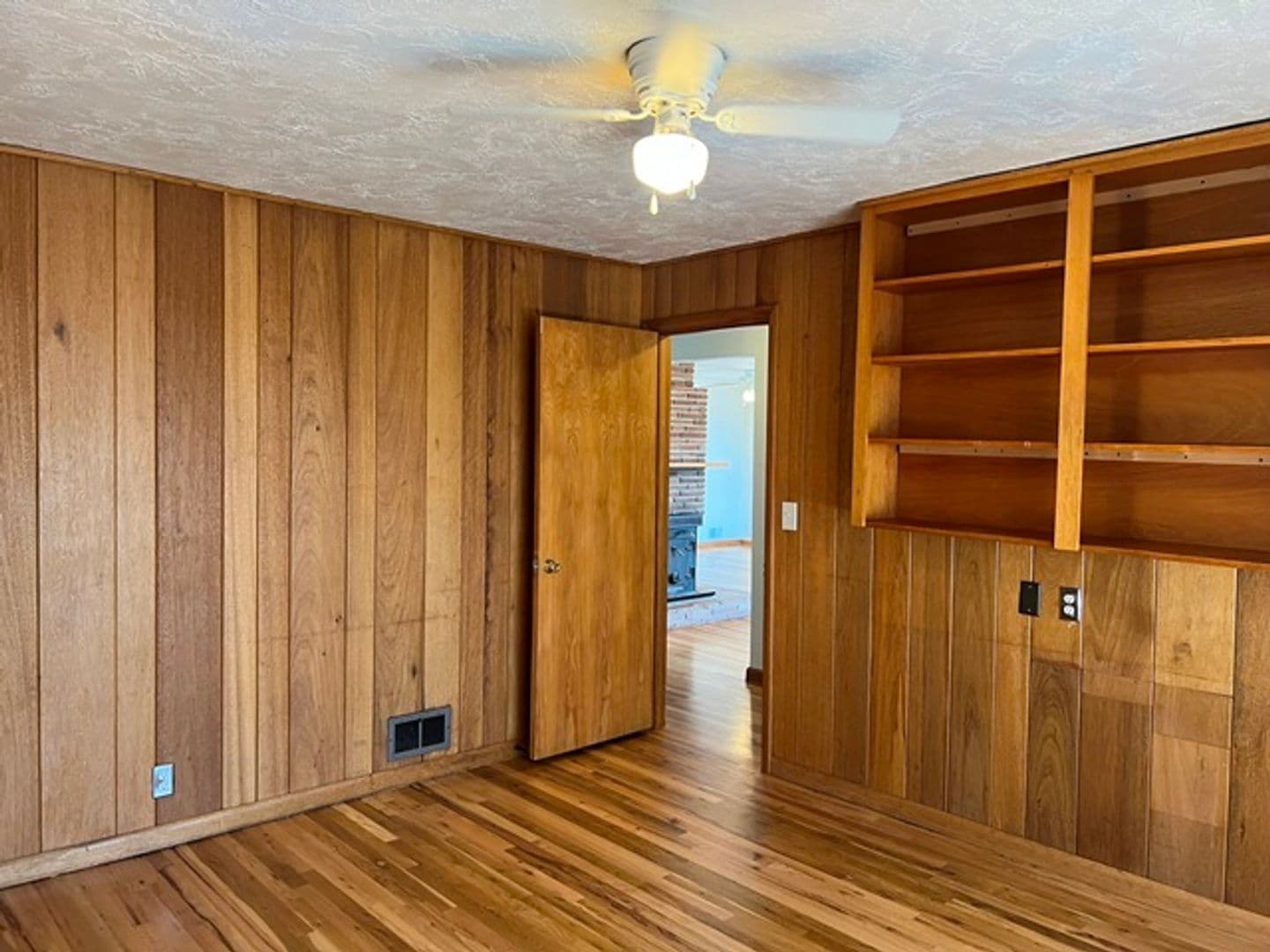Salem House: 720 Orchard Heights Rd NW