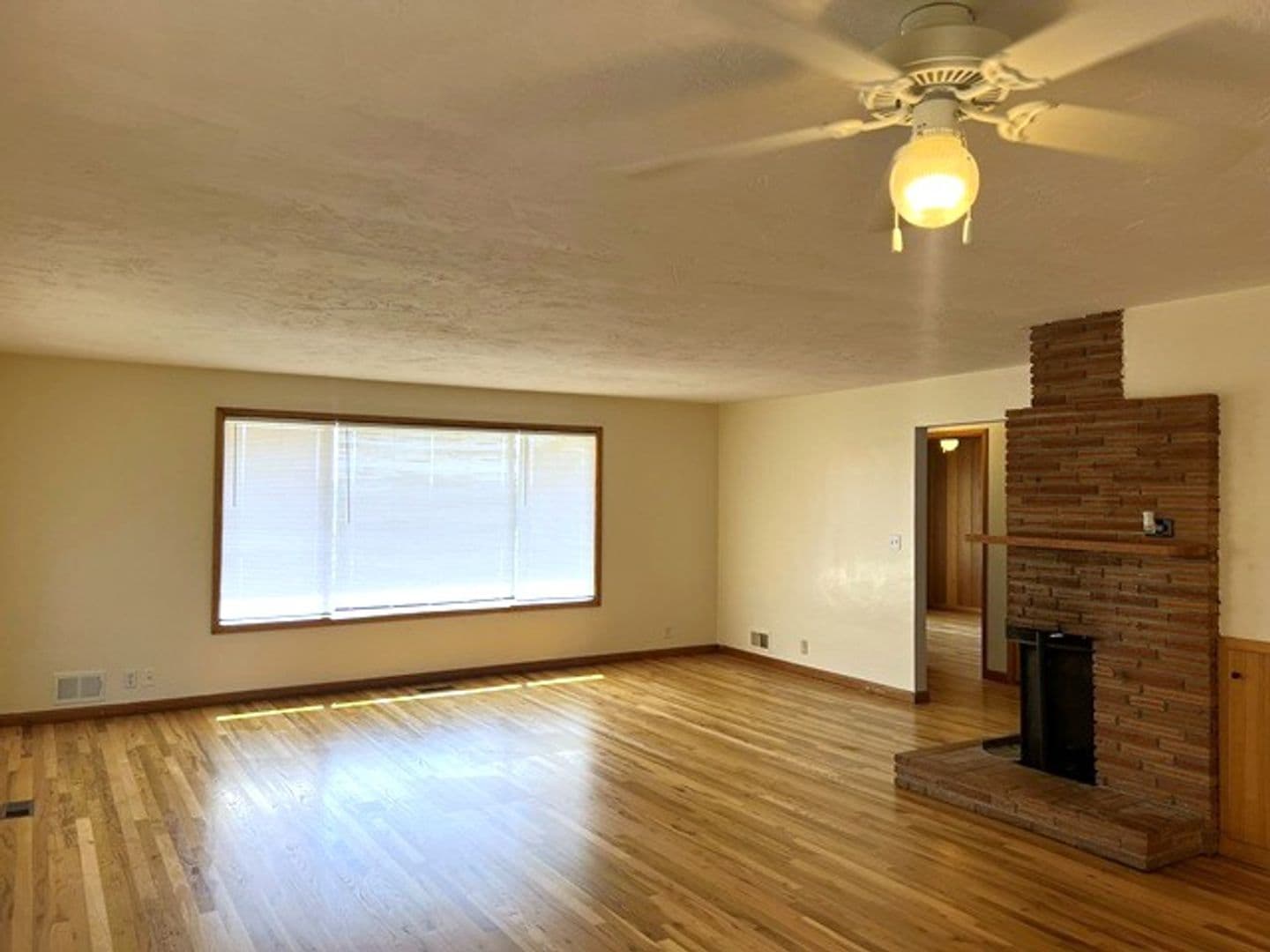 Salem House: 720 Orchard Heights Rd NW