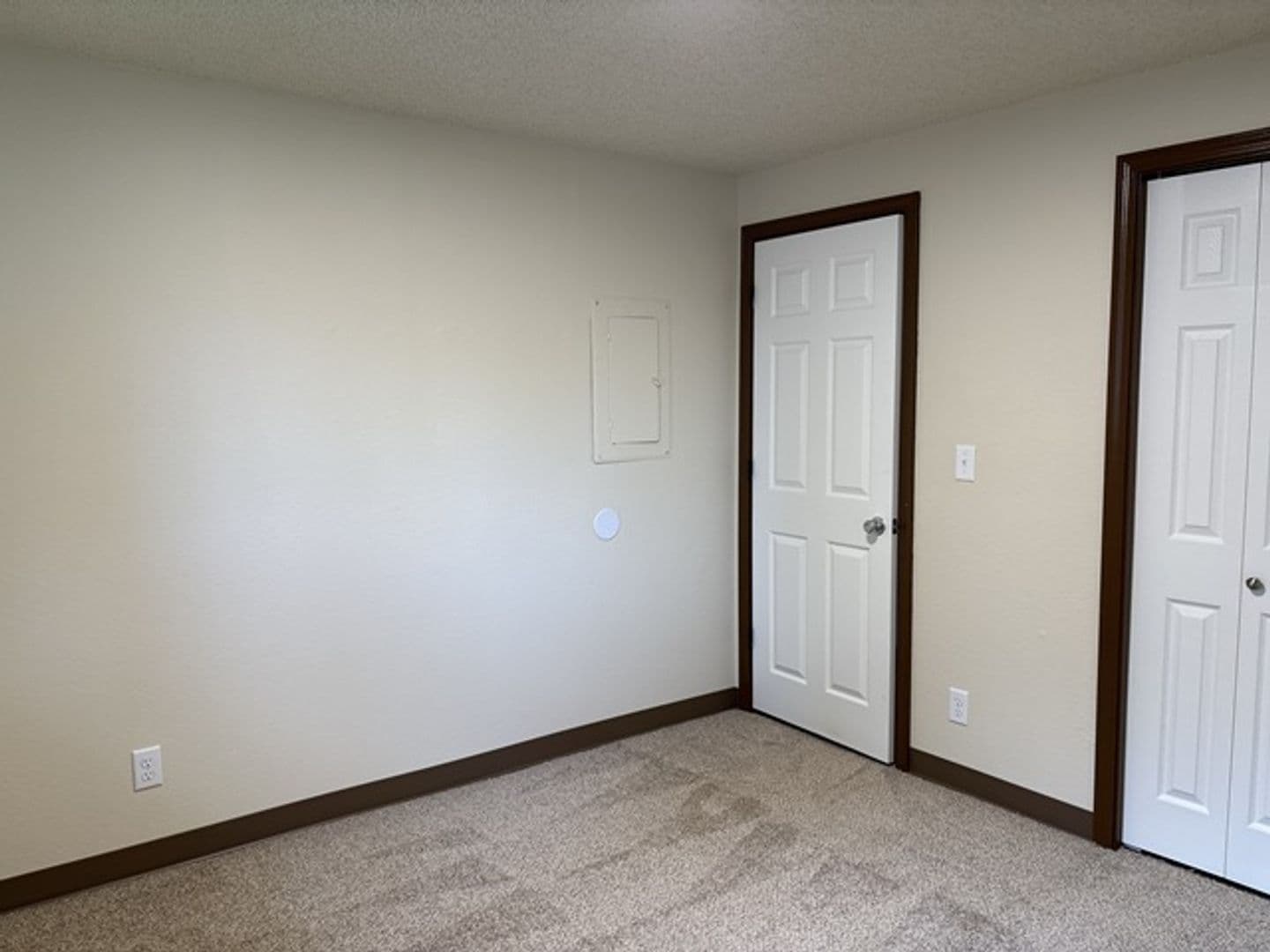Salem Apartment: 4314-4388 State St