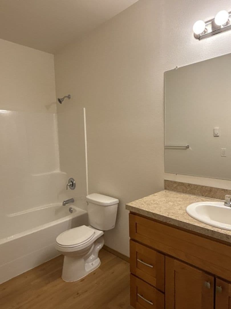 Aumsville Apartment: 625-627 N 4th St