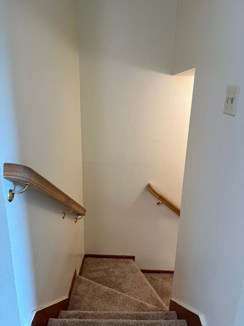 Salem Townhome: 251-263 Miller St S