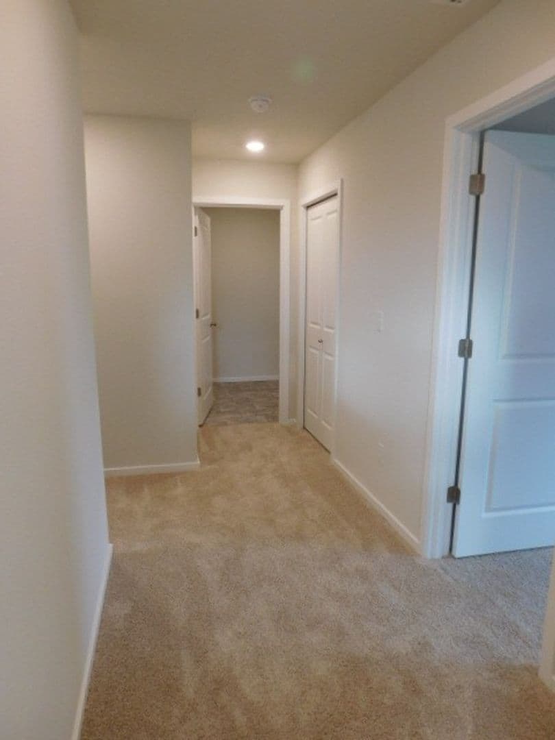 Salem House: 4737 Navigation Ave NE