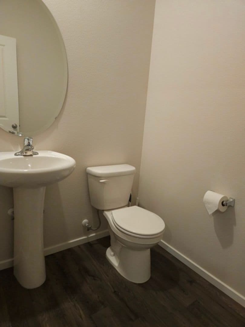 Salem House: 4817 Thyme Ave NE