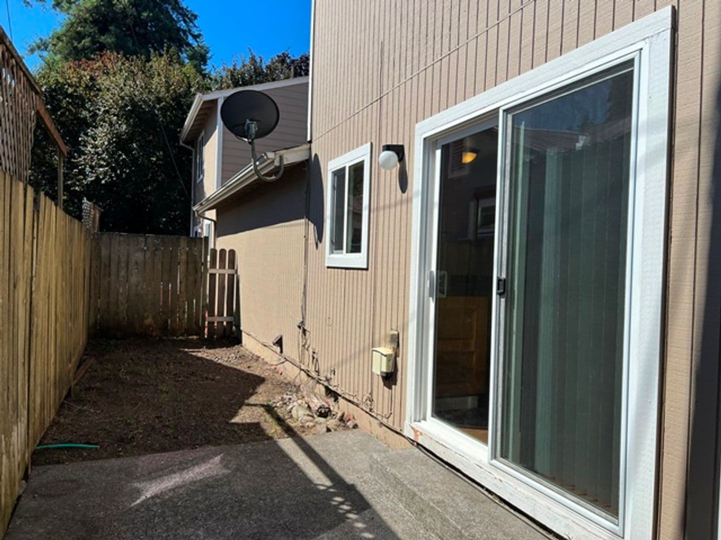 Stayton House: 1288 E Santiam St