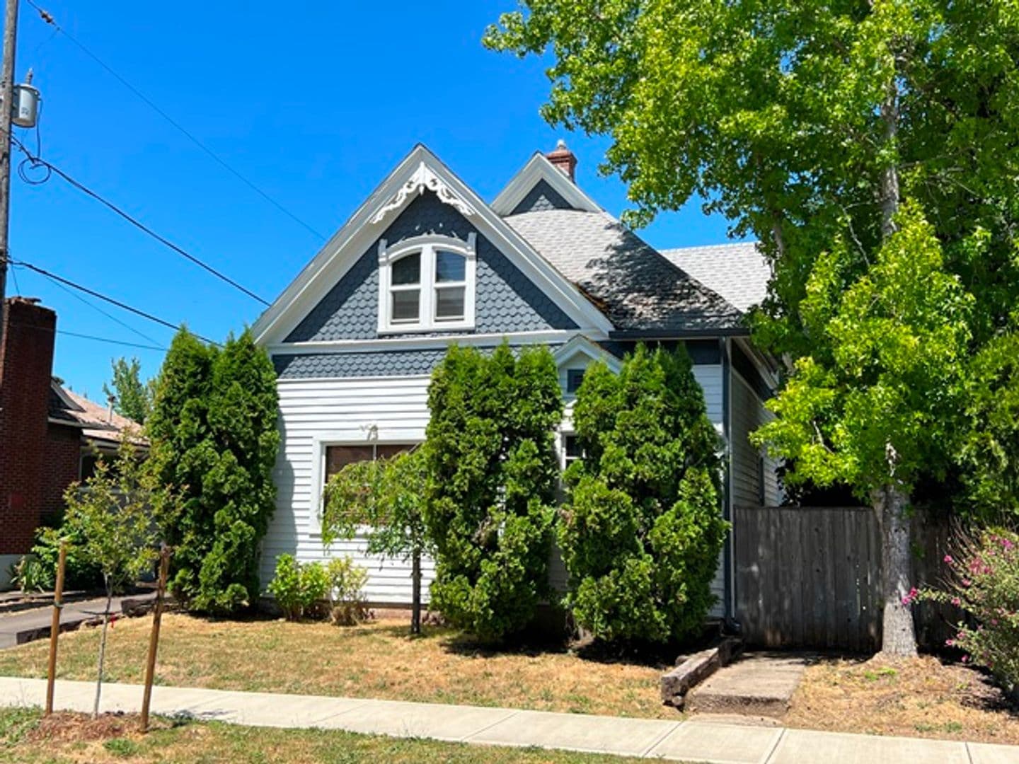 Salem House: 1955 Chemeketa St NE