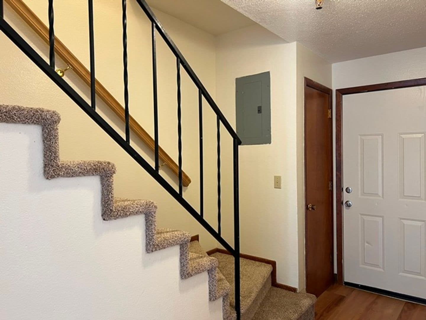 Salem Townhome: 251-263 Miller St S