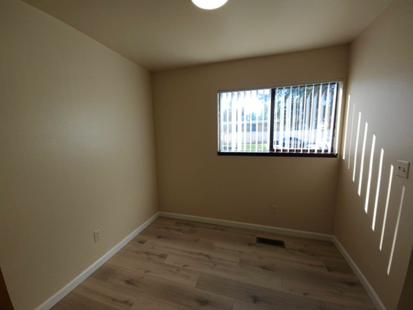 Salem Apartment: 2540-2594 Lee St SE