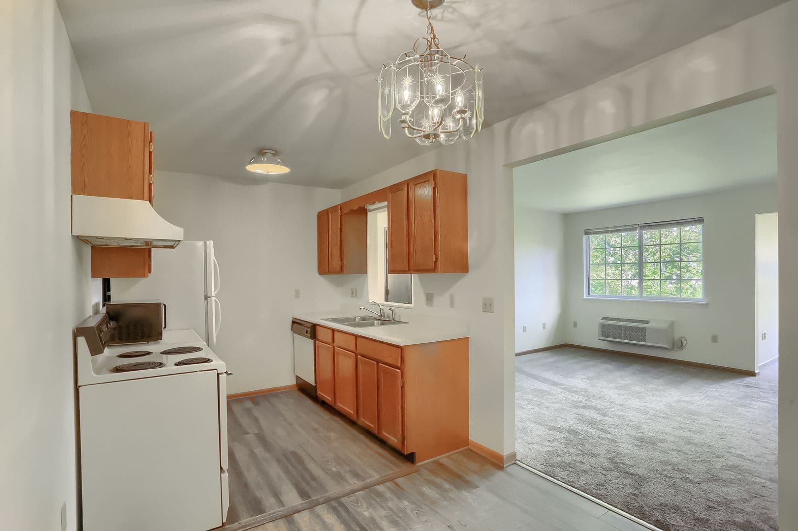 New Castle Apartment: 402 Kittery Ridge Dr