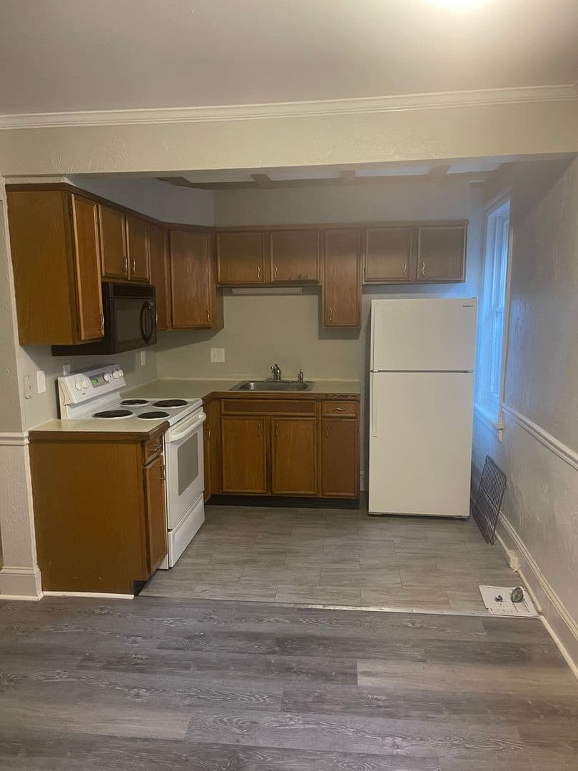 Carlisle Apartment: 132 S Hanover St