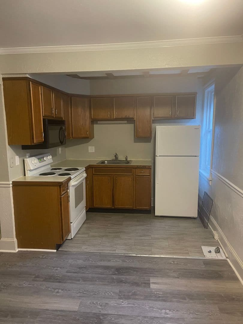 Carlisle Apartment: 132 S Hanover St