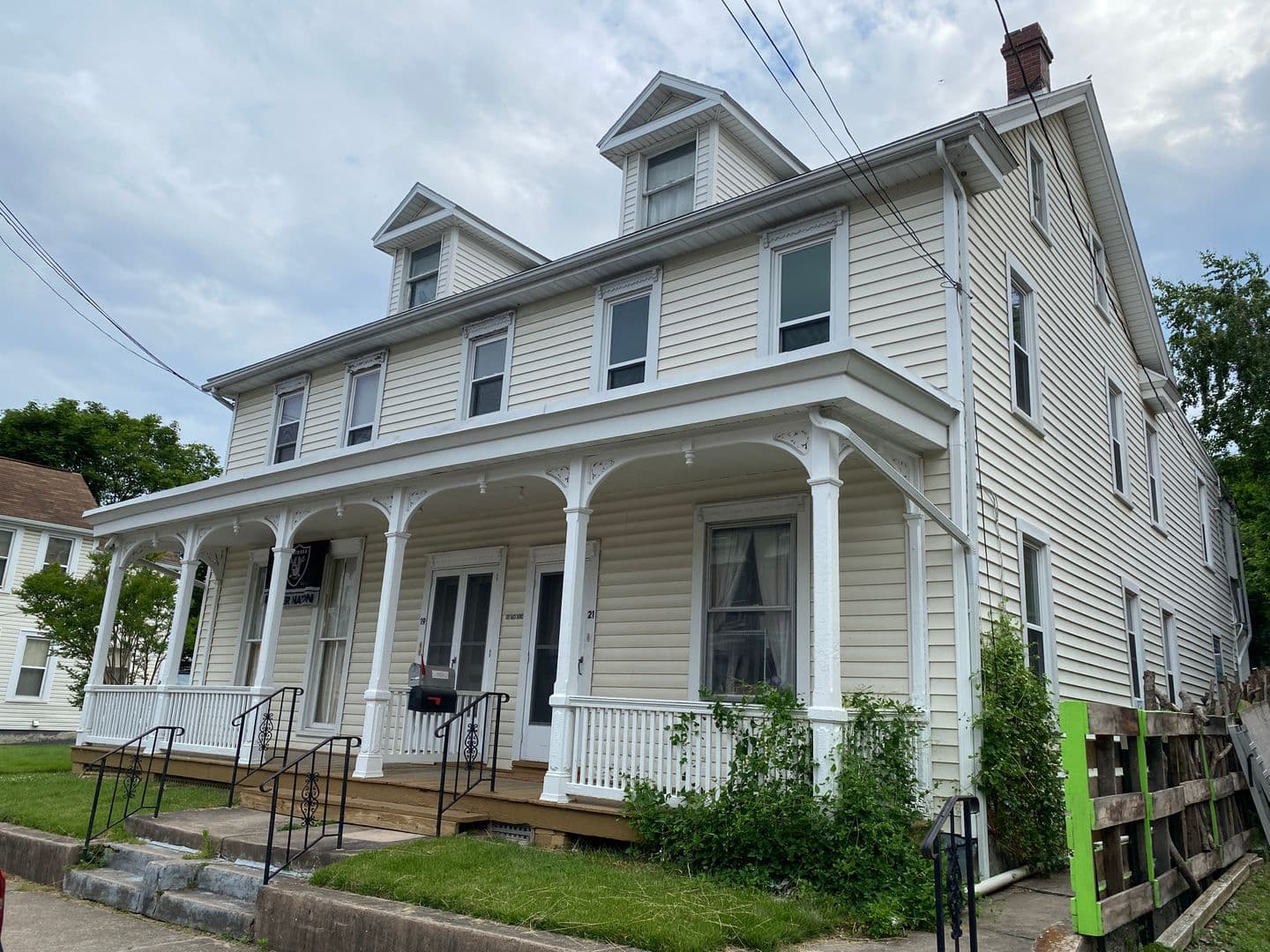 Waynesboro Apartment: 19 E North St
