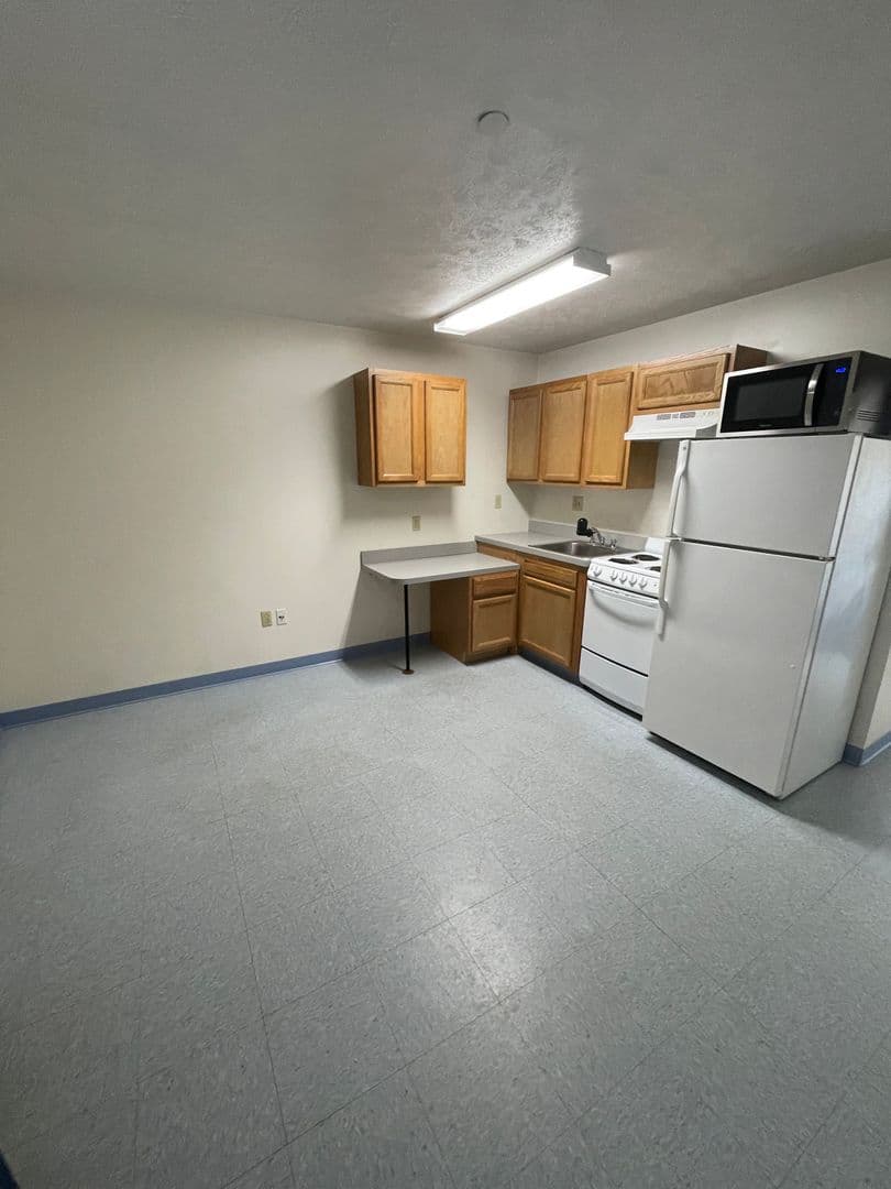 Slippery Rock Apartment: 877 New Castle Rd,