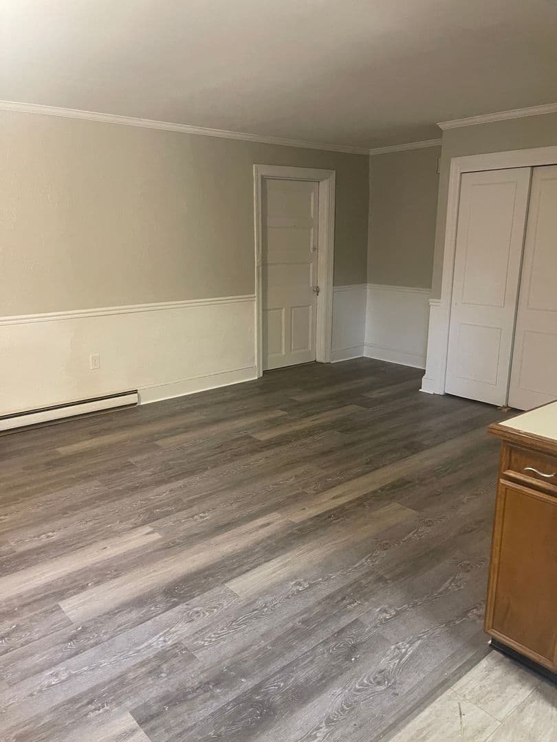Carlisle Apartment: 132 S Hanover St