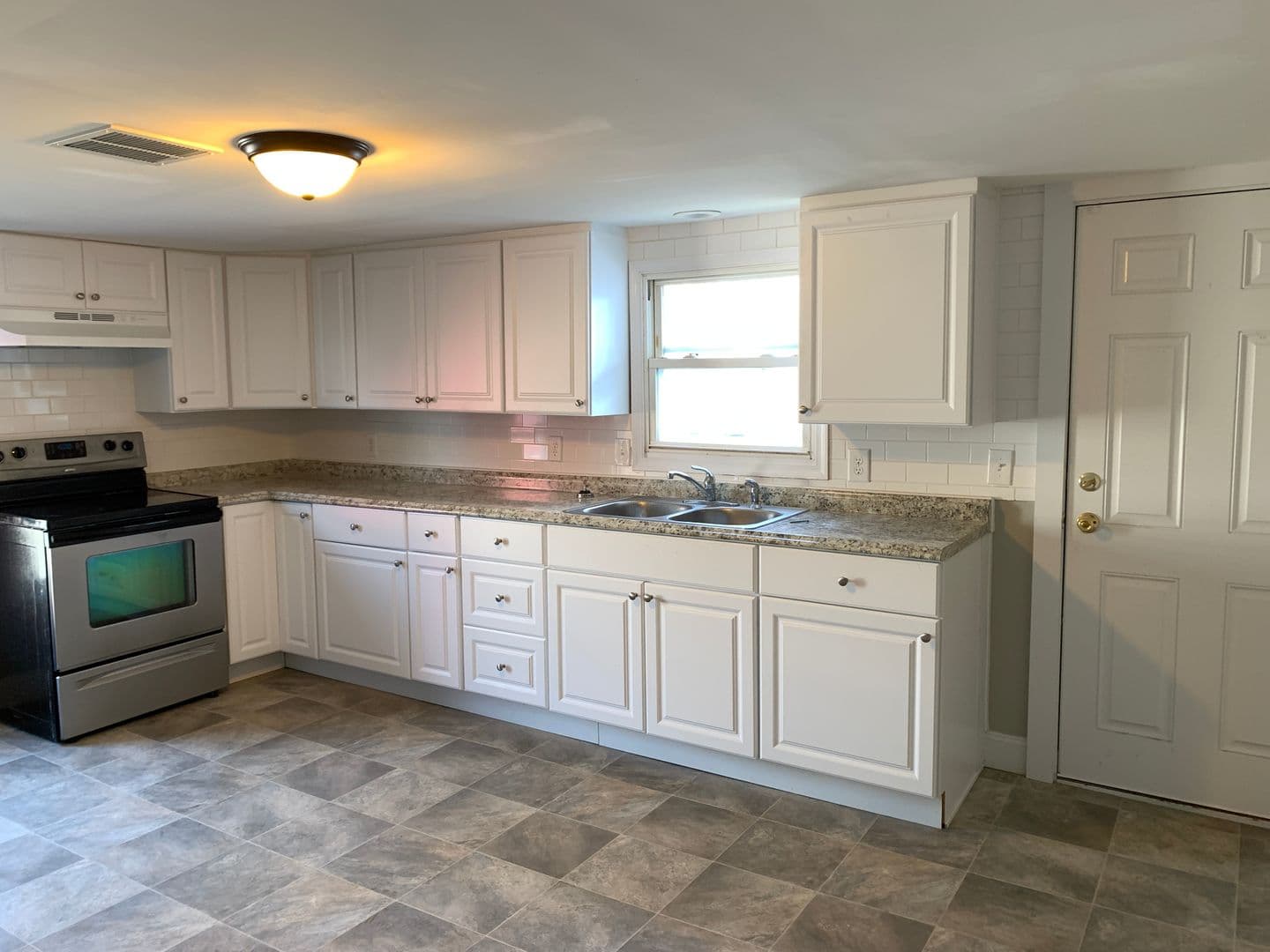 Carlisle Apartment: 143 & 145 N West