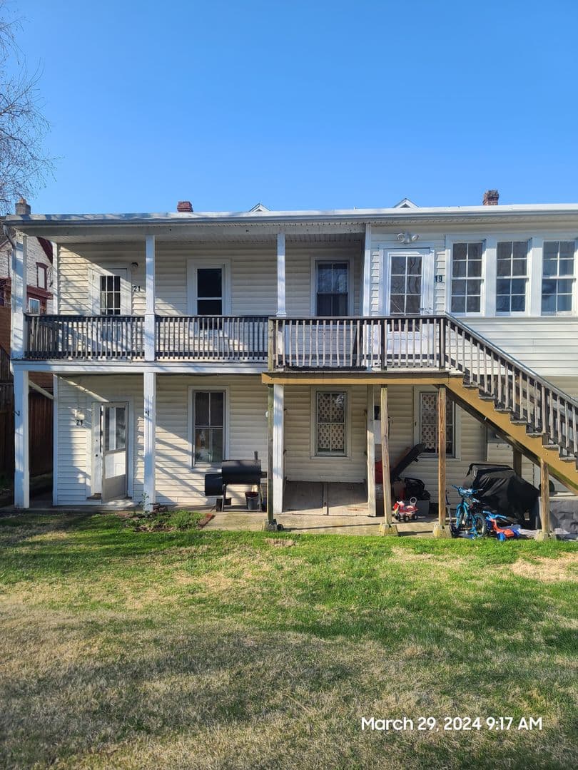 Waynesboro Apartment: 19 E North St