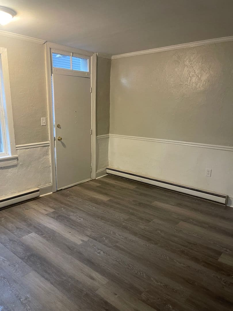 Carlisle Apartment: 132 S Hanover St