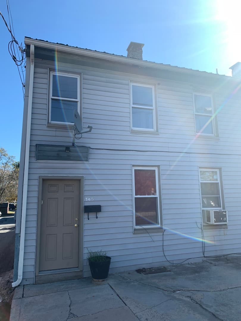 Carlisle Apartment: 143 & 145 N West