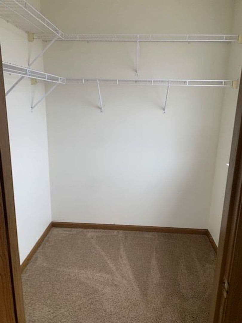New Castle Apartment: 402 Kittery Ridge Dr