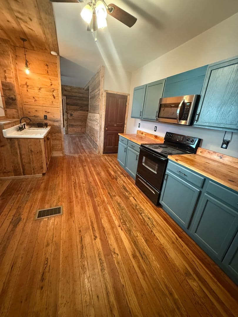 Carlisle House: 432 North Pitt Street