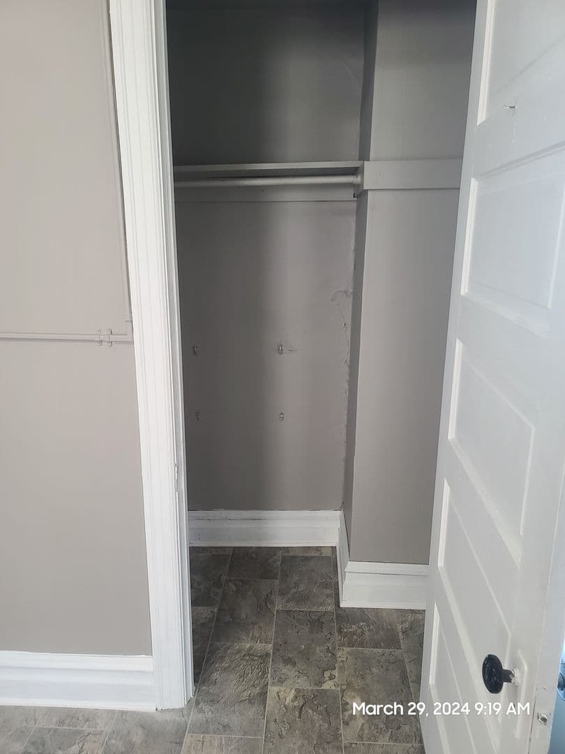 Waynesboro Apartment: 19 E North St