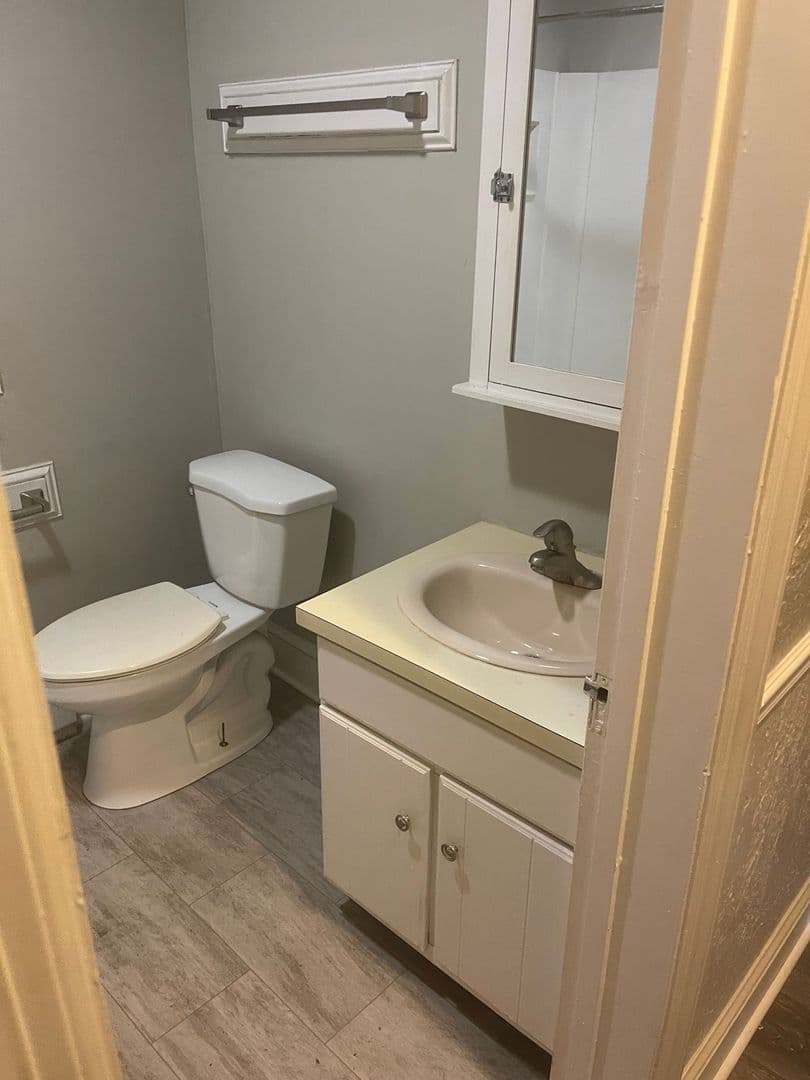 Carlisle Apartment: 132 S Hanover St