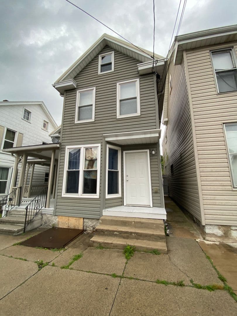 Chambersburg Apartment: 146 Kennedy St