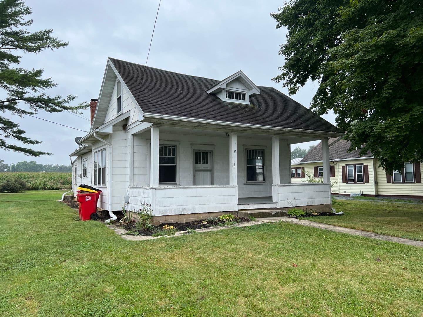 Carlisle House: 36 E Main St