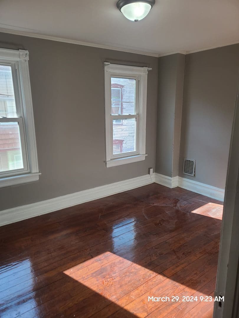Waynesboro Apartment: 19 E North St