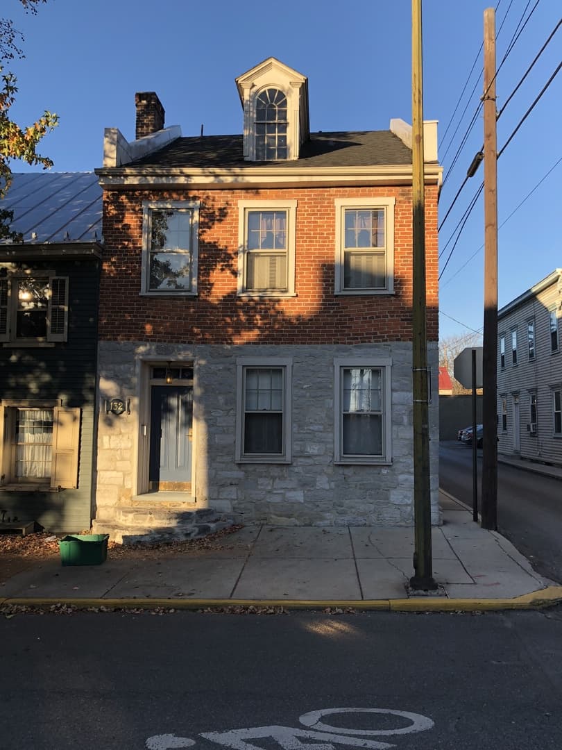 Carlisle Apartment: 132 S Hanover St