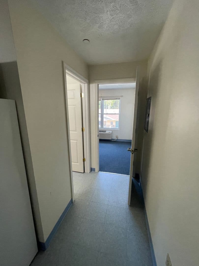 Slippery Rock Apartment: 877 New Castle Rd,