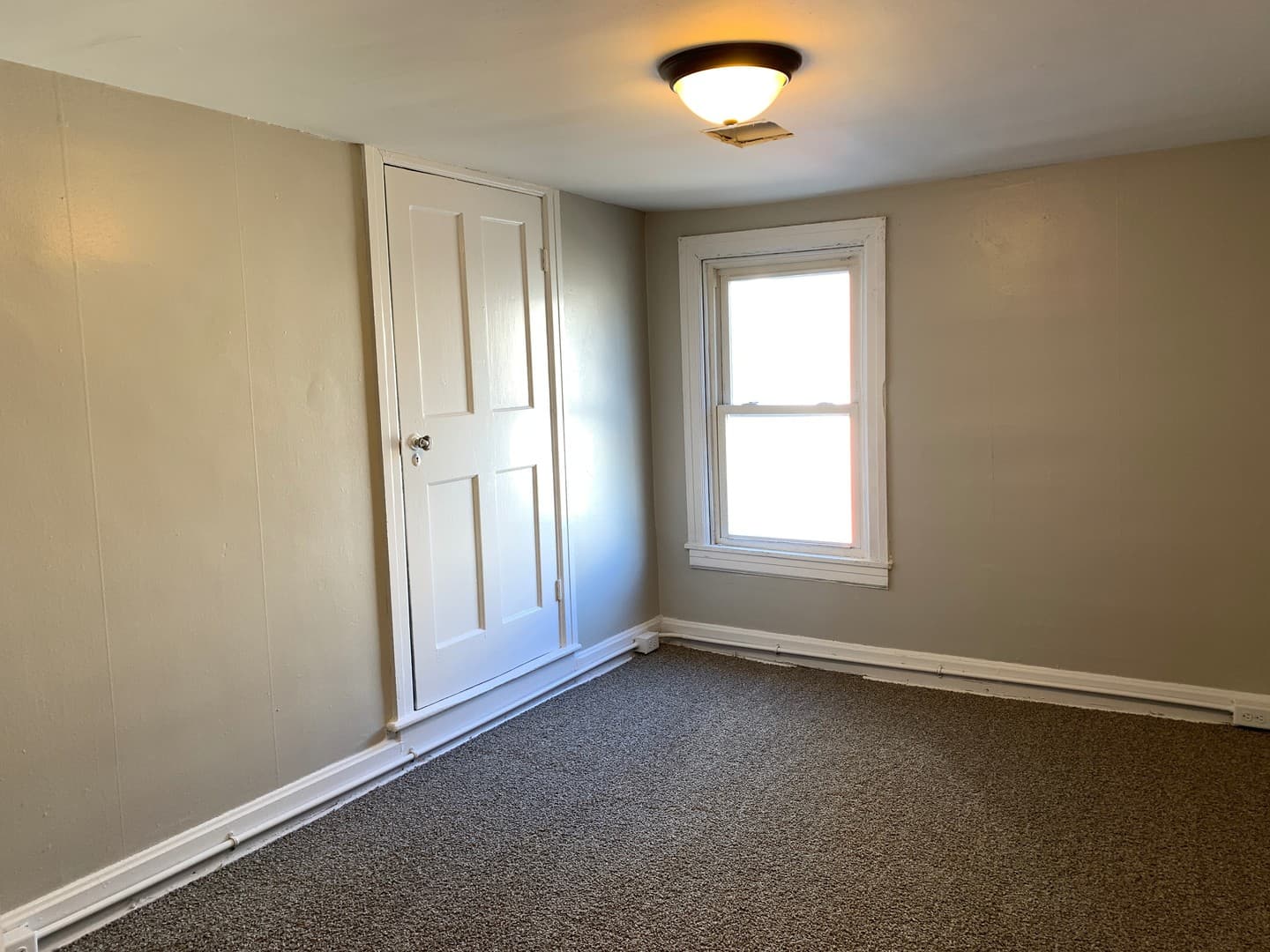 Carlisle Apartment: 143 & 145 N West