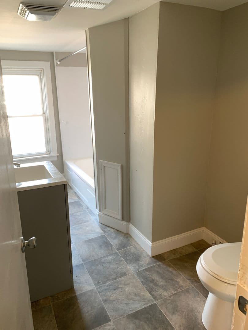 Carlisle Apartment: 143 & 145 N West