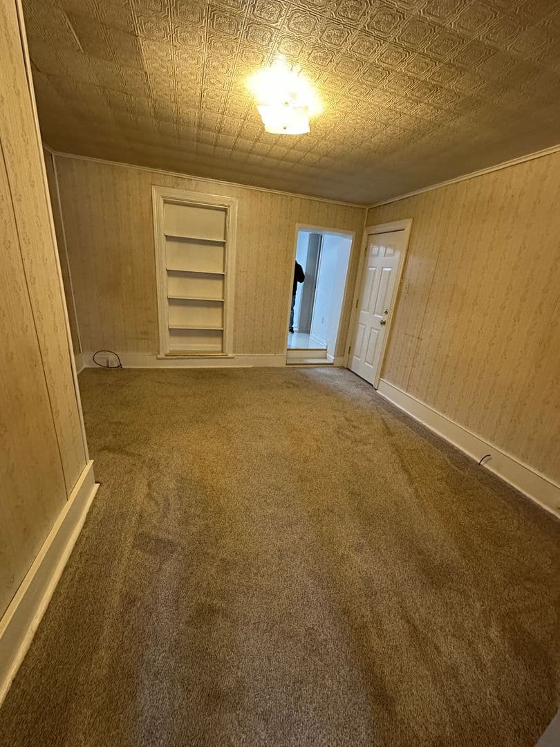 Newville Apartment: 26 E Main Street