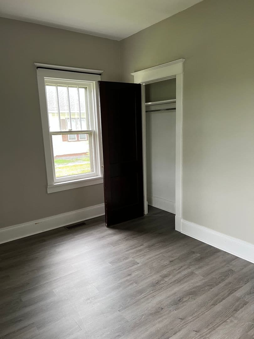 Carlisle House: 36 E Main St