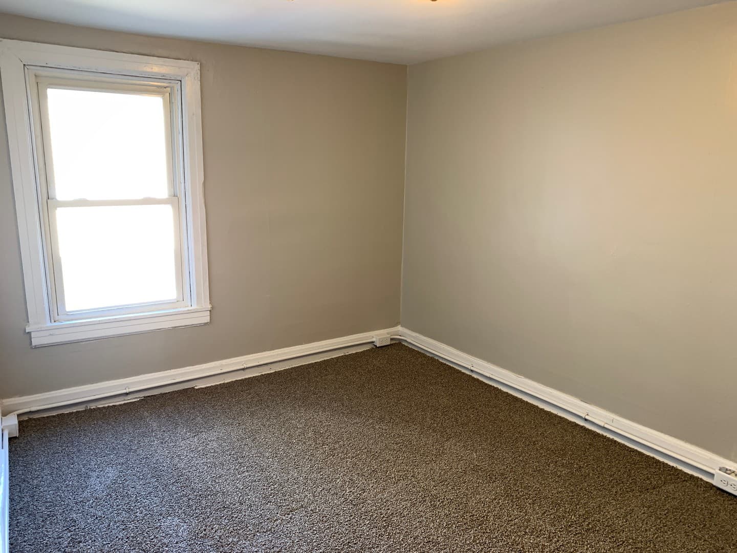 Carlisle Apartment: 143 & 145 N West