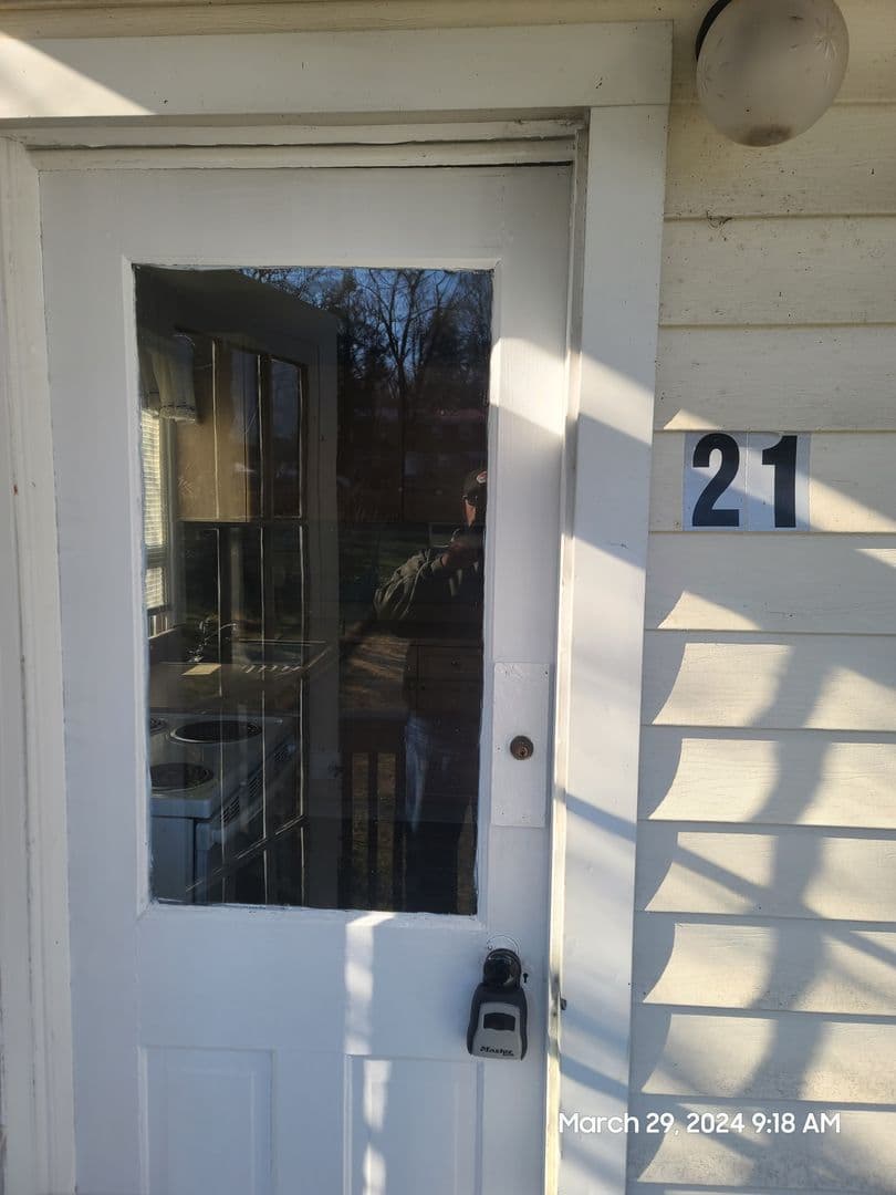 Waynesboro Apartment: 19 E North St