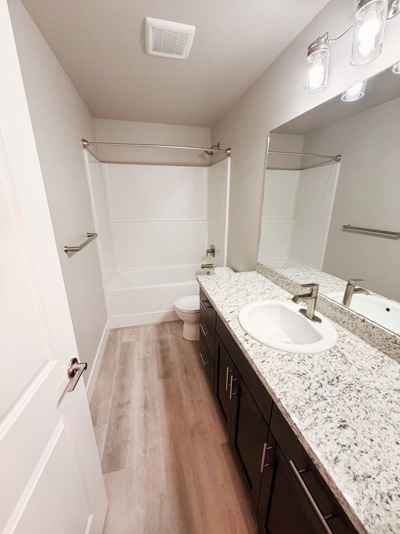 Roseburg Apartment: 1152 & 1154 Rifle Range