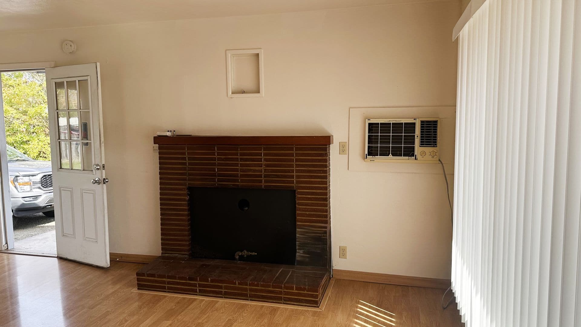Roseburg House: 1866 Linnell Ave