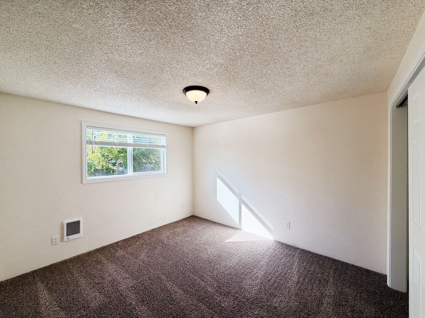Winston Apartment: Gregory Terrace Apartments