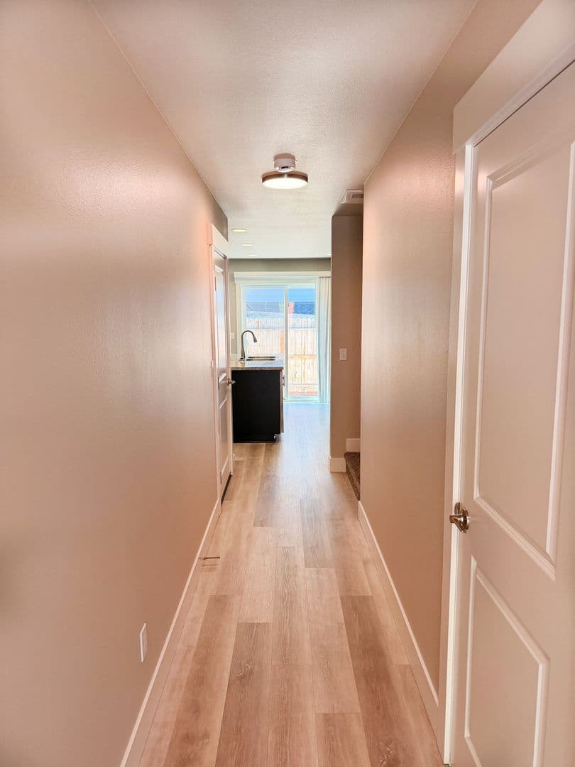 Roseburg Apartment: 1152 & 1154 Rifle Range