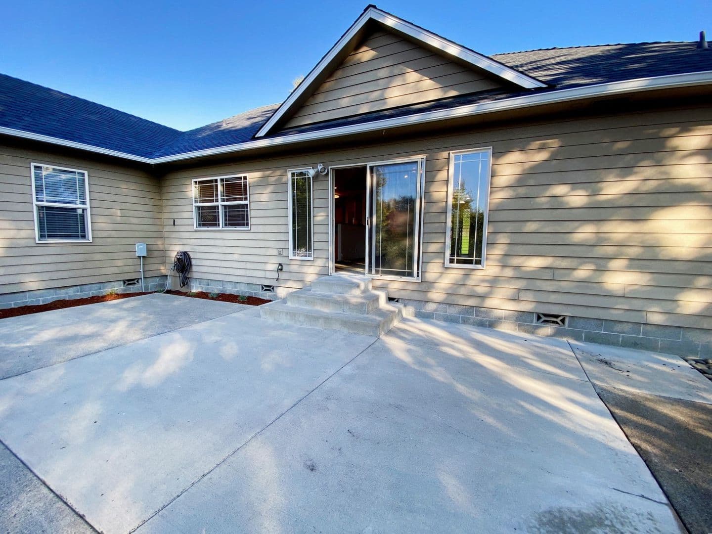 Roseburg House: 2315 NW Witherspoon Ave